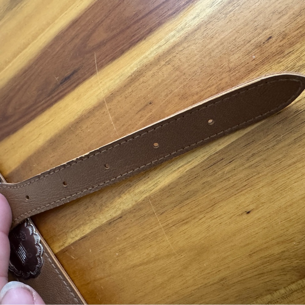 Vintage tan leather thunderbird concho medallion belt - Picture 4 of 6